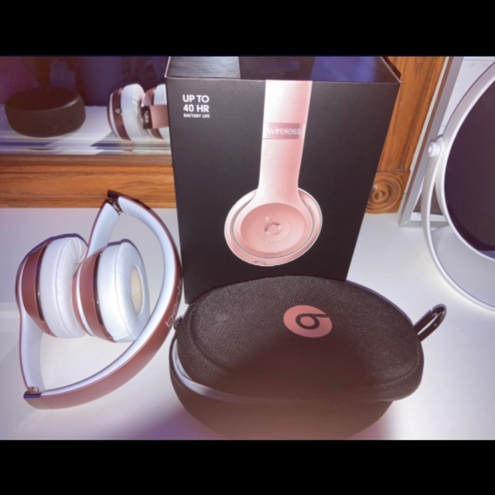 Beats solo3 Bluetooth Wireless On EarHeadphones-RoseGold